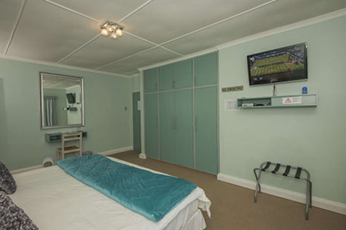 Whale Coast Lodge Hermanus Exterior photo